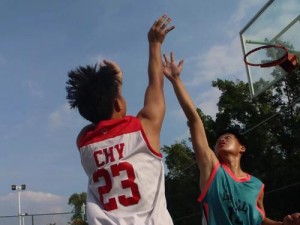 篮球防守（以打篮球防守可不可以撞人，关键在于技术和意识）