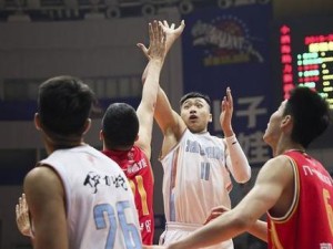 篮球场上的防守闸门（守住篮筐，拦截对手进攻）