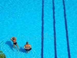 游泳技巧大全（游泳技巧、游泳姿势、呼吸方法、水中动作，一网打尽）