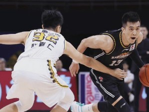 中国篮球防守之道（揭秘中国篮球防守员如何运用技巧实现抢球壮举）