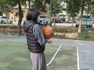 篮球防守技巧之顶肘球的有效应用（揭秘篮球防守中的秘密武器，高效运用顶肘球）