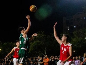 篮球比赛中的进攻与防守策略（掌握进攻与防守的关键技巧，提升篮球比赛水平）