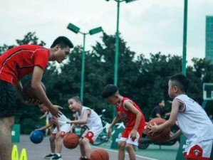 如何应对少儿篮球运球遇到防守球（突破防守，攻破篮下）