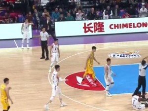 篮球比赛中的防守与进攻技巧（以动作为主题，探索进攻与防守的精髓）