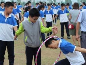 趣味接力托乒乓球（打破传统乒乓球，让接力托乒乓球变得更加有趣）