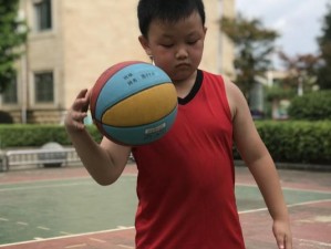 小学生篮球教学（助力小球员提升篮球技能，掌握防守要点）