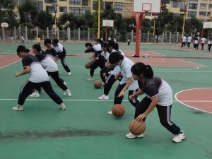 小孩篮球防守技术的提升方法（培养孩子篮球防守能力，让他们成为出色的防守球员）