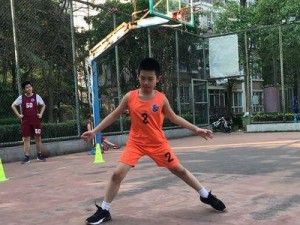 篮球防守中的滑步技巧（掌握滑步技巧提升篮球防守效果）