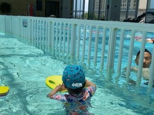 让孩子快乐学会游泳的技巧与方法（儿童游泳培训的关键）