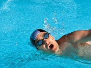 探索12岁男孩游泳技巧的成绩突破之路（青春正当时，游向未来的成功之泳）