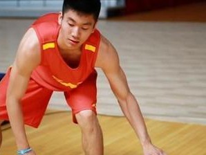 提升背身防守力量的篮球训练方法（通过训练关键肌肉群，提高身体平衡和力量控制能力）