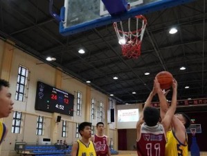 篮球比赛中防守队员的喊叫战术（提升比赛防守能力的有效策略）