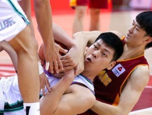 探讨篮球防守中的身体接触技巧（以打篮球防守把手放人身上为主题）