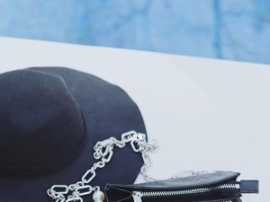 游泳项链搭配技巧大全（如何以游泳项链搭配出时尚造型）