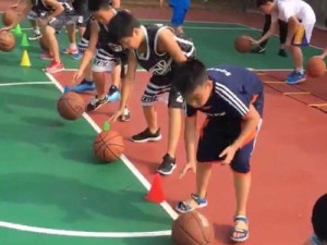篮球初学者防守基本功攻略（从零开始，打造强大的防守实力）