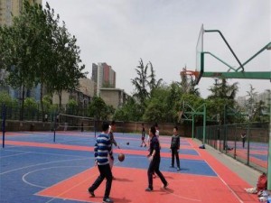 打篮球防守策略与技巧（如何应对脏战术提高防守效果）