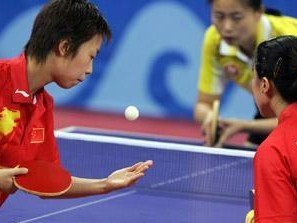 乒乓球发球小技巧之竖拍奥妙（揭秘竖拍发球技巧，让你的发球更准确、更有变化）
