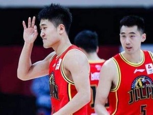 打造无懈可击的五人篮球防守战队（防守如铜墙铁壁，闪耀于篮球场上的关键战术）