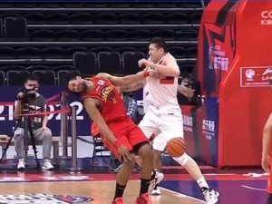 篮球技巧揭秘（掌握这一技巧，让你在球场上游刃有余！）