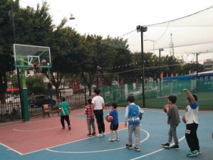 小学篮球队防守脚步训练的重要性（提升防守能力，奠定胜利基础）